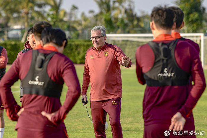 中占據主動 中占據主動