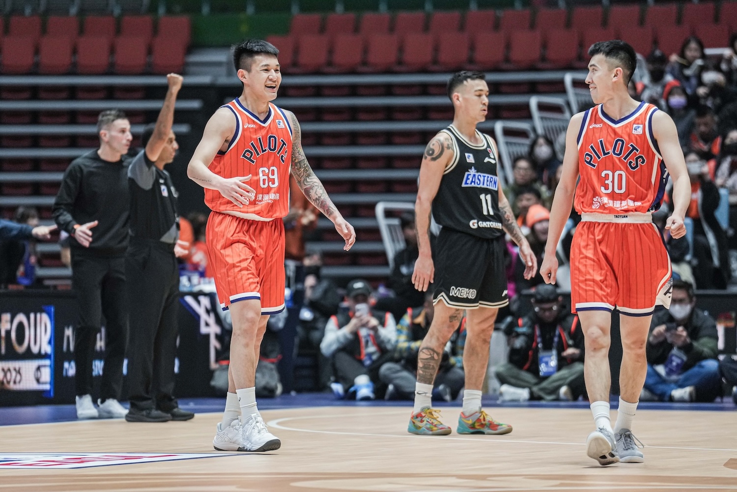 一个必要手 一个必要手