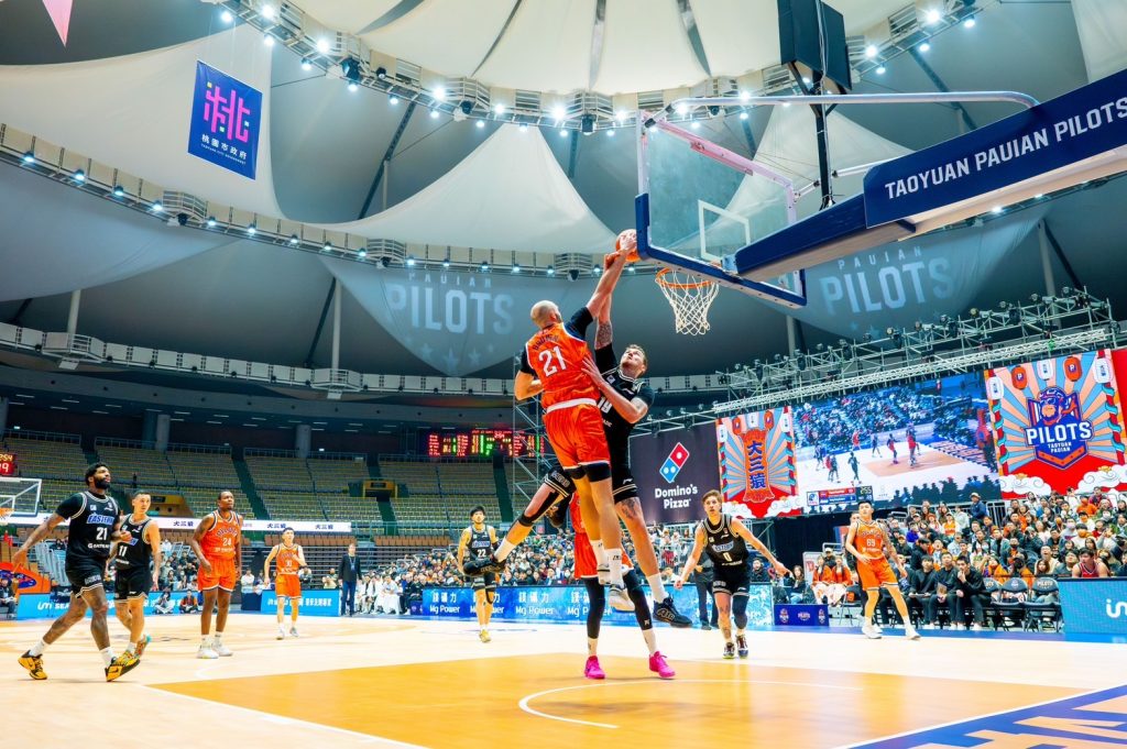 何屡屡展现 何屡屡展现